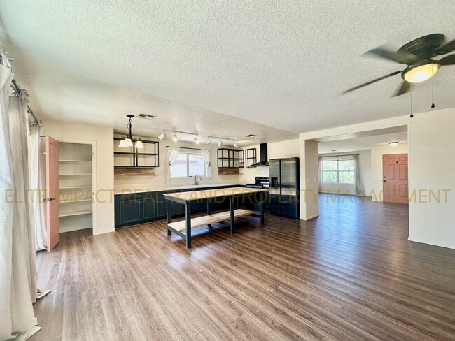 Building Photo - 10930 S San Clemente Camino
