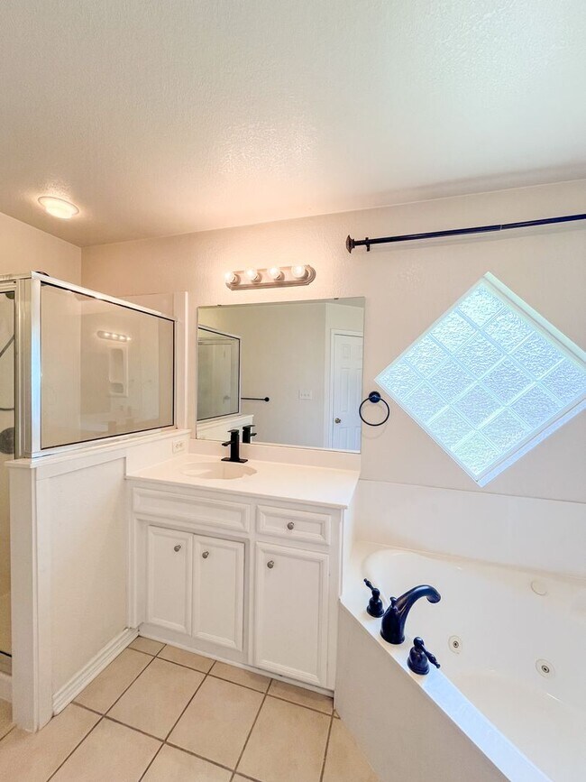 Building Photo - Available NOW!!!! This charming 1 story, 3...