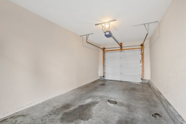 Building Photo - Updated Hermitage townhome, 2BR 2.5 bath, gym, pool, sidewalks, garage, fenced yard, available now!