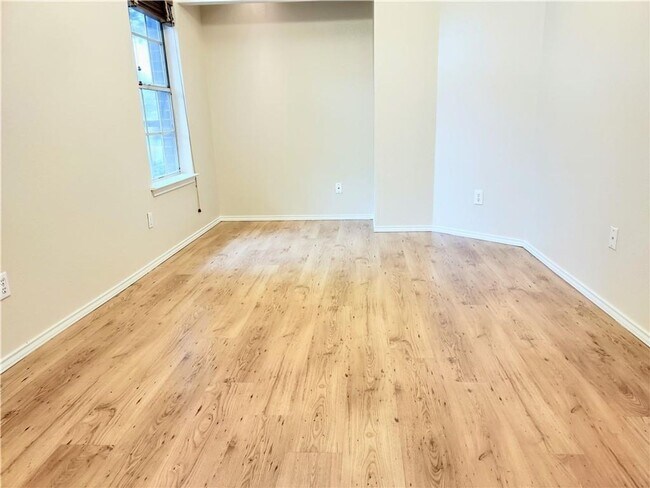 Building Photo - 1009 Horseman Cove