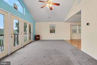 Building Photo - 1702 Oakfield Ave