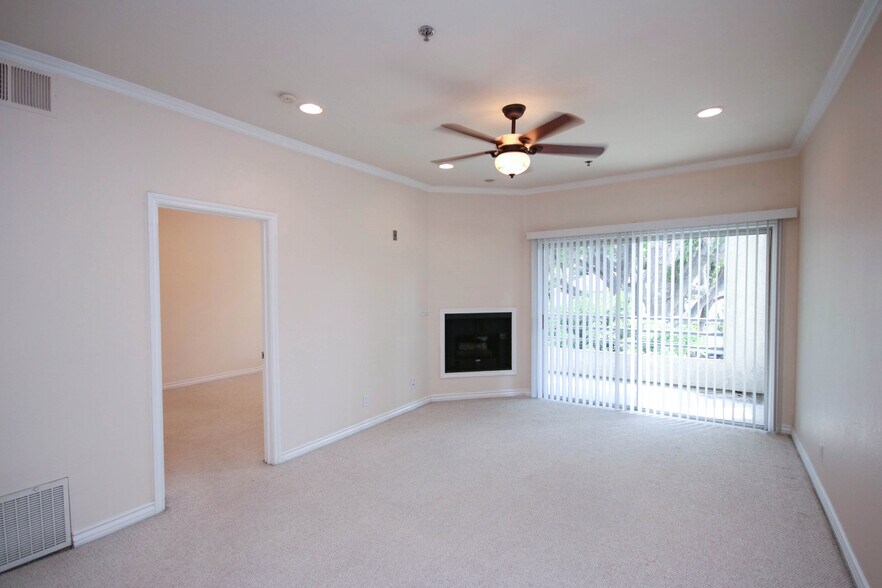 Building Photo - 300 N El Molino Ave