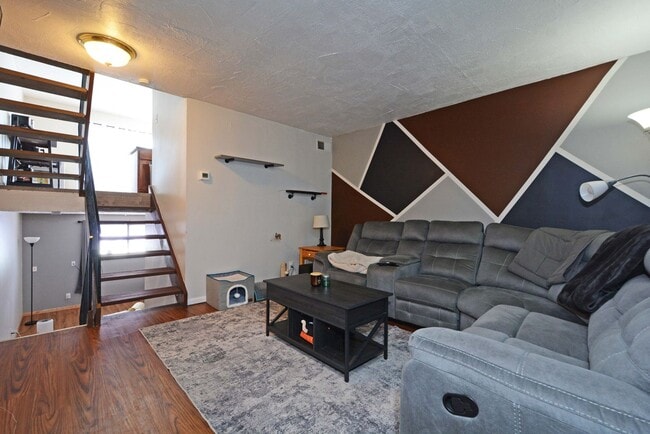 Building Photo - Beautiful 3-Bed 2-Bath Townhouse in Brooklyn Park!