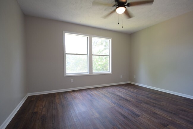 Building Photo - Stewarts Creek -Two Weeks Free Rent On Fir...