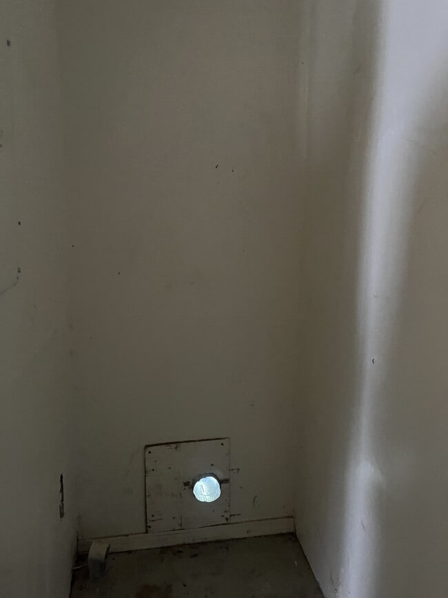 Building Photo - 319 N G St