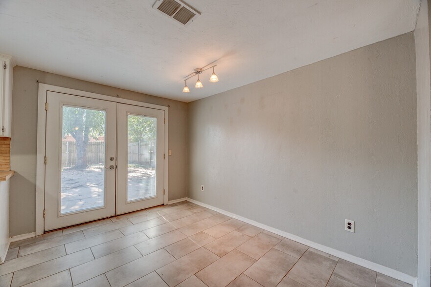 Building Photo - 12500 SW 2nd St