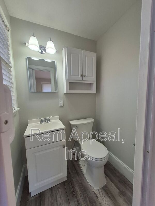 Building Photo - 2264 Capehart Cir NE