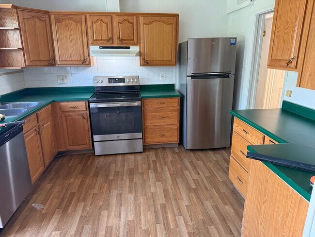 Building Photo - Long Realty & Property Management - 3 Bedr...