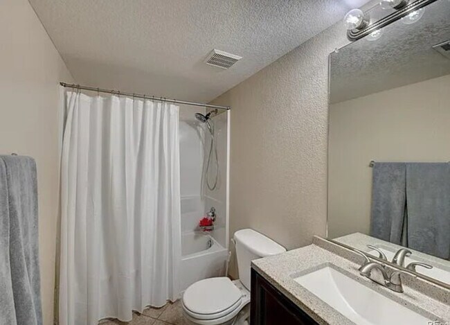 Building Photo - 3234 W Girard Ave