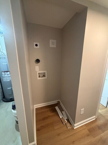 Building Photo - Room in Duplex on Middle St