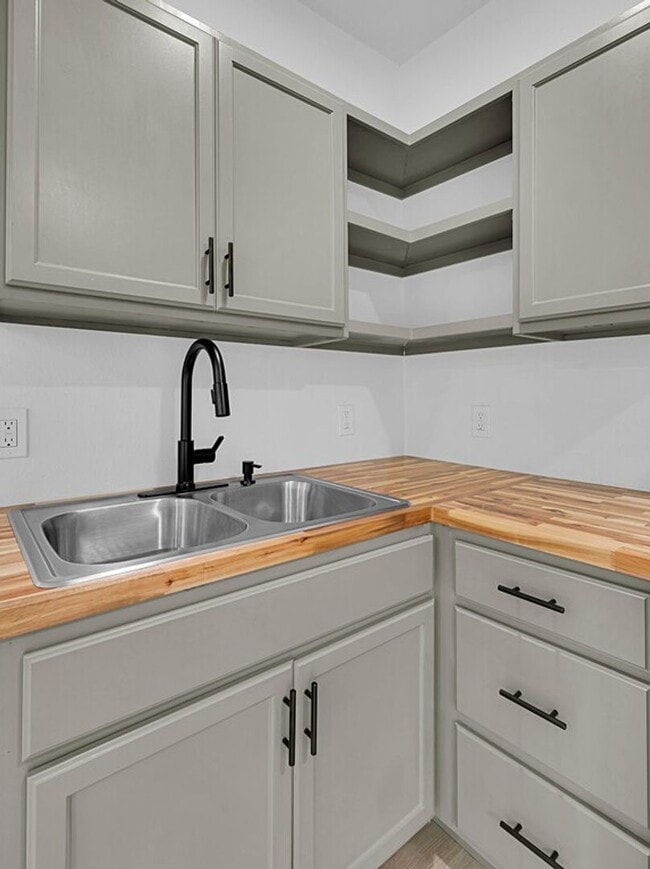 Building Photo - Newly Renovated 3 Bed, 3 Bath Home in Waco