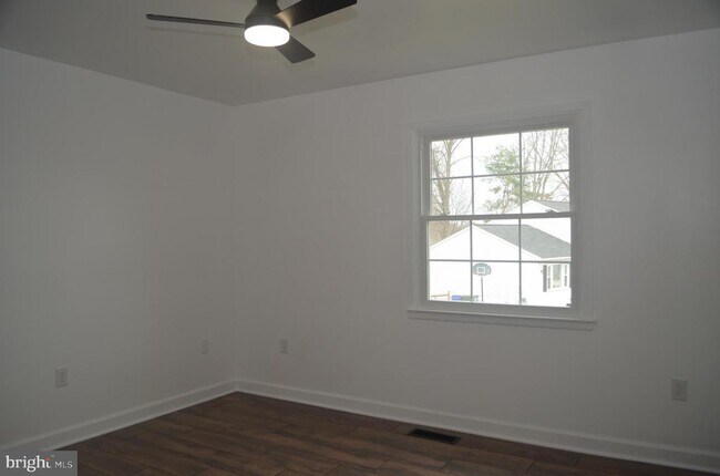 Building Photo - 267 Longford Ct