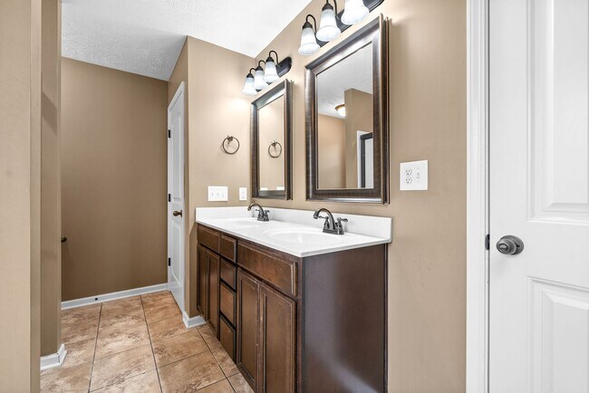 Building Photo - 1170 Dygert Ct