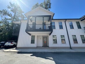 Building Photo - Student Living Near UF - 3 Bed / 3 Bath Home with Balcony * $200 GIFT CARD INCENTIVES!* PER TENANT