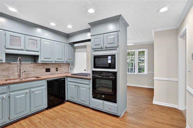 Building Photo - 2817 Thornridge Dr