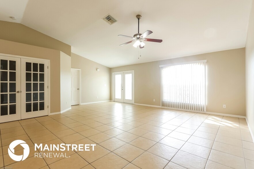 Building Photo - 2211 NE 5th Ave