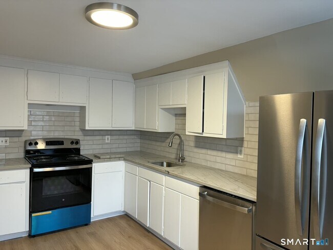 Building Photo - 59 Montowese St