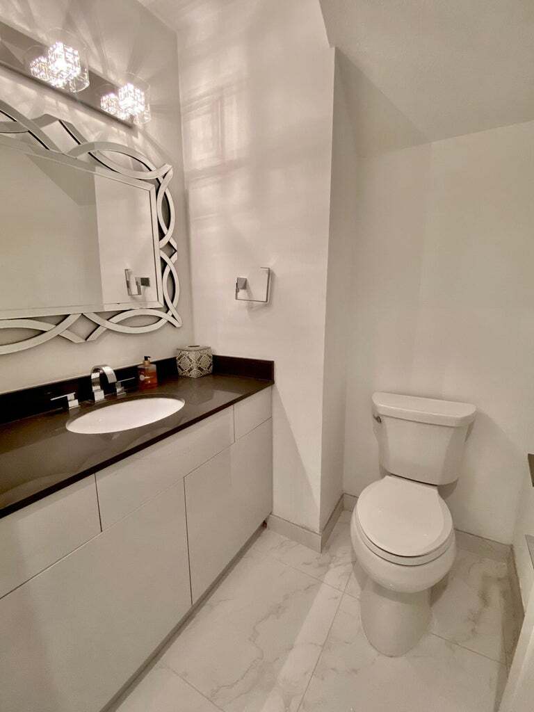 Building Photo - 850 Millbrae Ct
