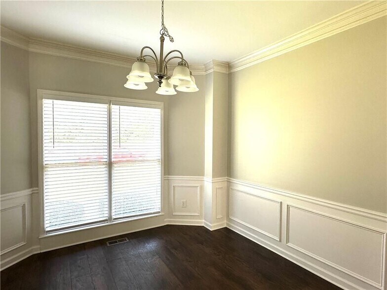 Building Photo - 2020 Bentwood Ct