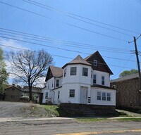 Building Photo - 120 Henry St