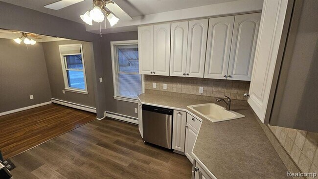 Building Photo - Beautifully Updated 3-Bedroom Home with Finished Basement & Spacious Backyard in Prime Royal Oak ...