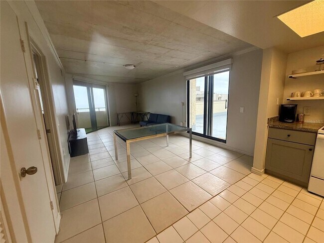 Building Photo - 6009 Sea Ranch Dr