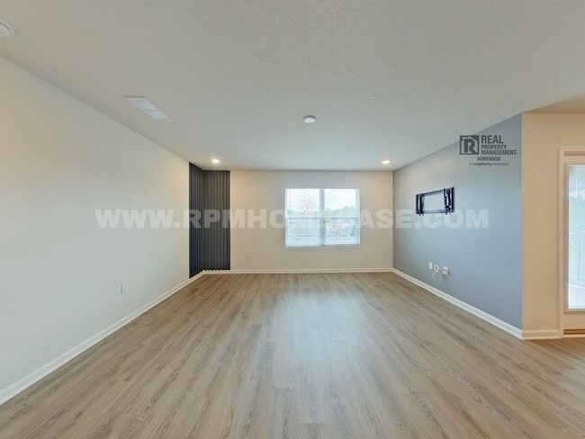 Building Photo - READY FOR MOVE-IN! | SPACIOUS CRESTVIEW HO...