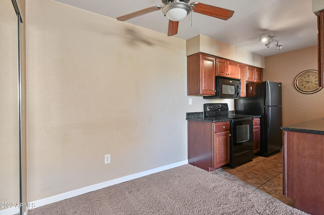 Building Photo - 5877 N Granite Reef Rd