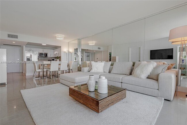 Building Photo - 2301 Collins Ave