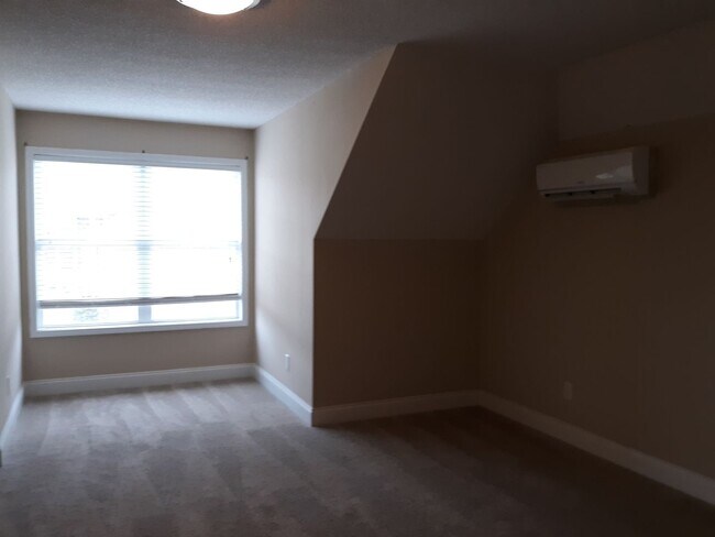 Building Photo - Lovely Brick Home Close to Shaw Air Force ...