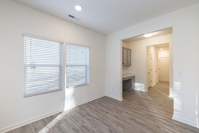 Building Photo - BEAUTIFUL Paired Home 3 br 2.5 ba with 2 car garage minutes from I-77 and I-40 - AUGUST MOVE IN