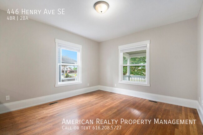 Building Photo - 446 Henry Ave SE