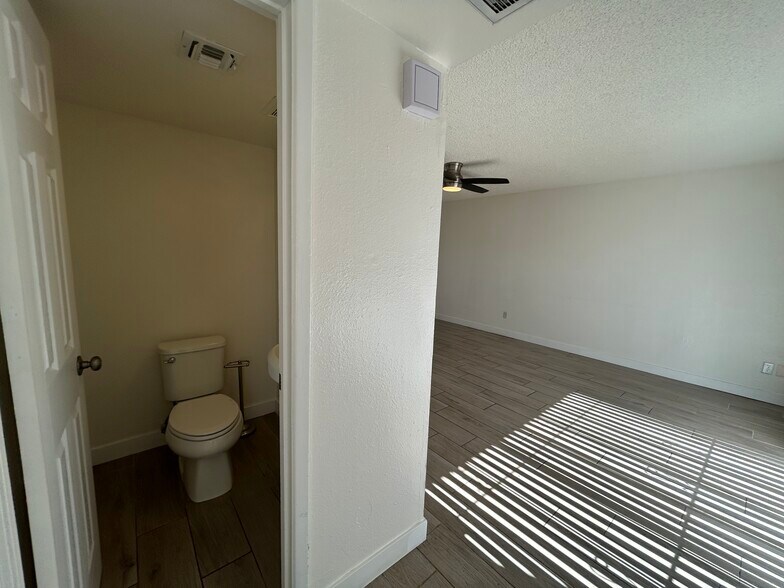 Building Photo - 2698 N 43rd Ave