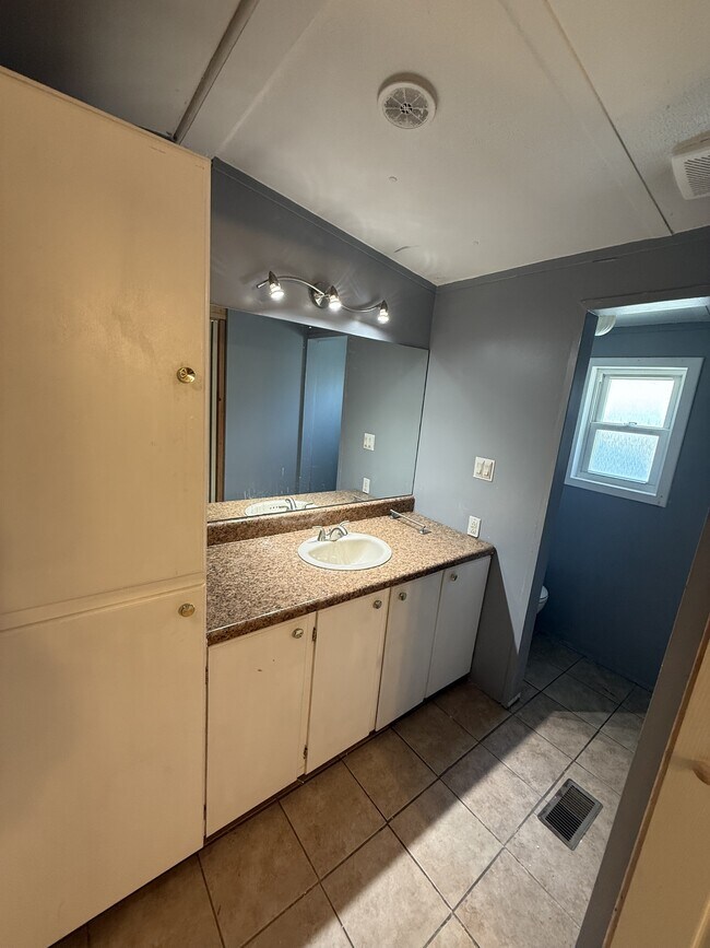 Building Photo - 3719 Fountain Cir