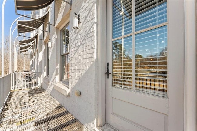 Building Photo - 871 3rd St