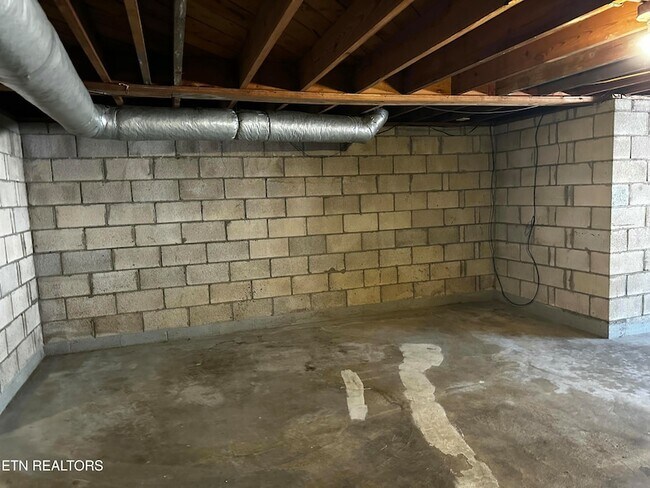 Building Photo - 112 McMahan Rd