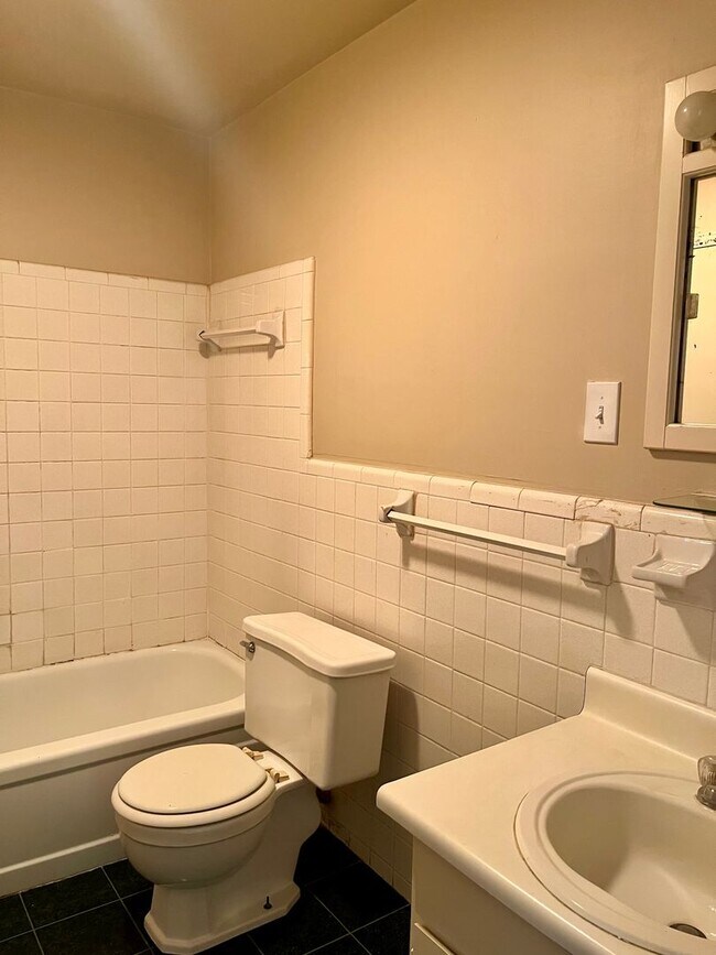 Building Photo - Stay Cool By the Pool