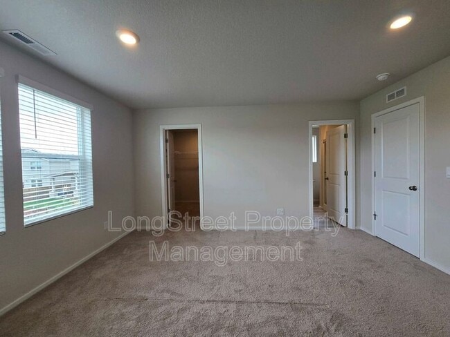 Building Photo - 412 Lost Lake St NE