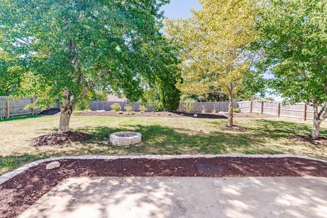 Building Photo - 1805 Mills Dr