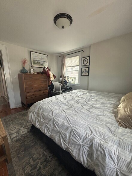 Master bedroom, w new window - 17 Lesher St