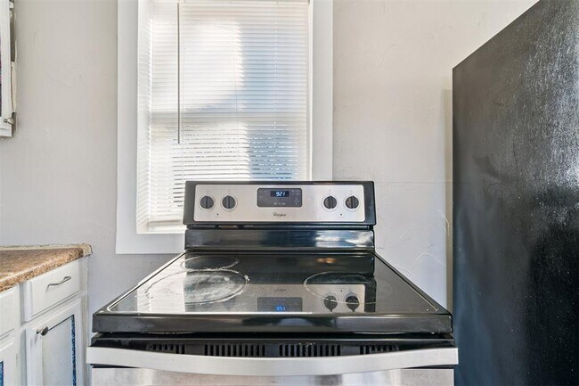 Building Photo - 1220 NW 43rd St