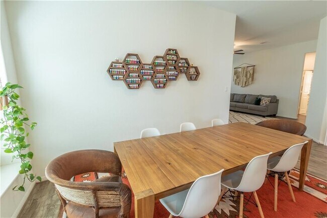 Building Photo - 104 Cascia Cir