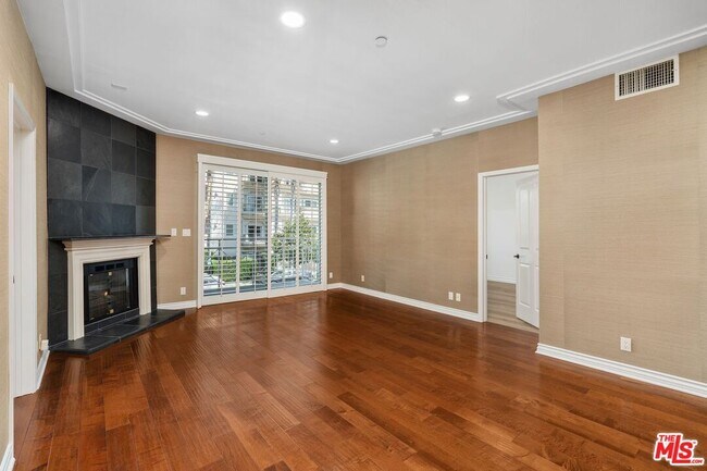 Building Photo - 117 S Clark Dr