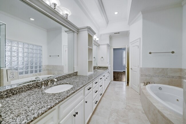 Building Photo - 6618 Wanita Pl