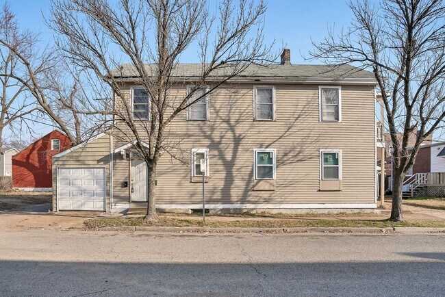 Building Photo - 511 Schirmer St