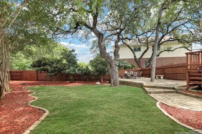 Building Photo - 5 Willow Heights Dr