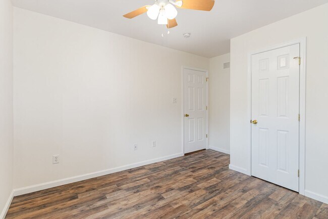 Building Photo - 3 bedroom townhouse in Carlisle