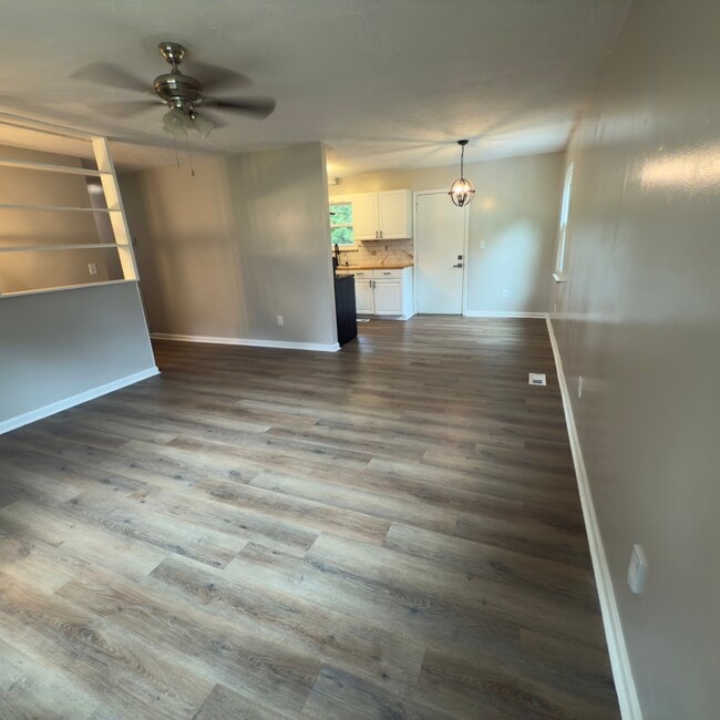 Building Photo - 6343 Cadbury Dr NW