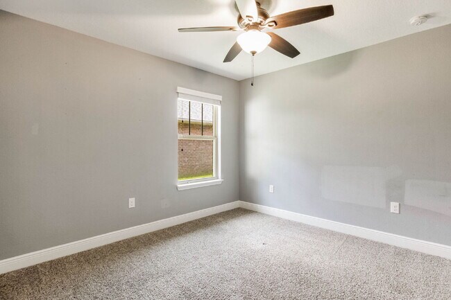 Building Photo - Spacious 4-Bedroom / 3 Bathroom + Office c...