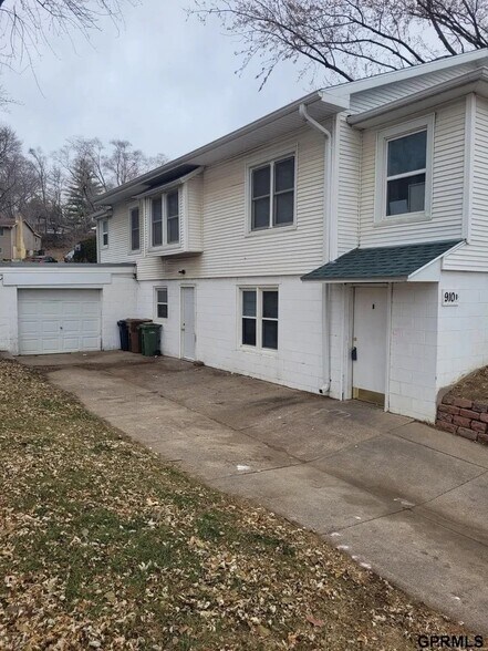 Building Photo - 910 Harrington Ave